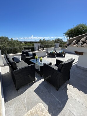 A rooftop patio with wicker furniture, a glass table, and a view of the landscape. - 2 Bedroom Villa With Heated Pool (Torre-Pacheco)