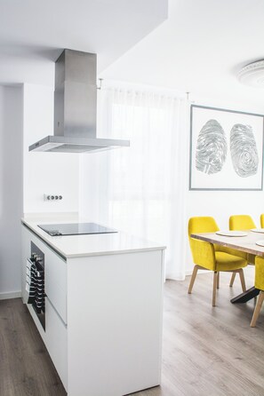 Kühlschrank, Ofen, Herdplatte, Geschirrspüler