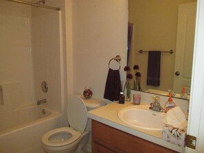 Soap, toilet paper - MONTH-LONG STAY Rental, PRIVATE ENTRY to section, close to NAVAL/MILITARY BASES. (Middleburg)