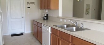 MONTH-LONG STAY Rental, PRIVATE ENTRY to section, close to NAVAL/MILITARY BASES.