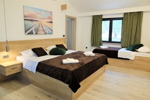 2 slaapkamers, een bureau, een strijkplank/strijkijzer, gratis wifi
