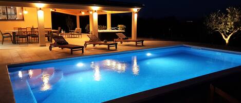 Piscine extérieure, piscine chauffée