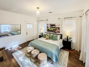 5 bedrooms, iron/ironing board, WiFi, bed sheets