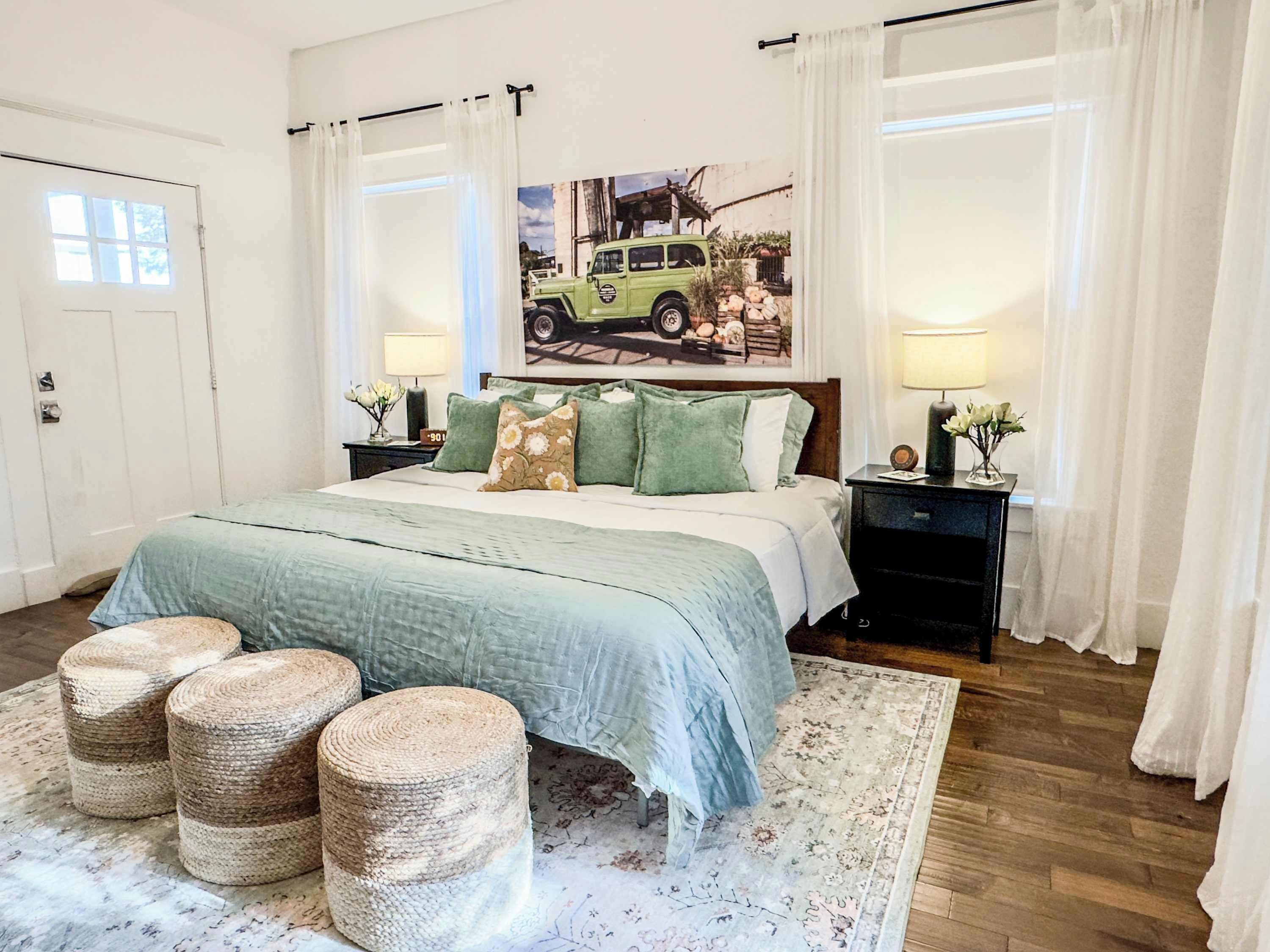 5 bedrooms, iron/ironing board, WiFi, bed sheets