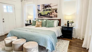 5 bedrooms, iron/ironing board, WiFi, bed sheets