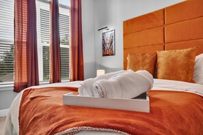 1 bedroom, bed sheets