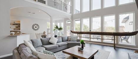 Fernseher, Kamin, Arbeitsbereiche