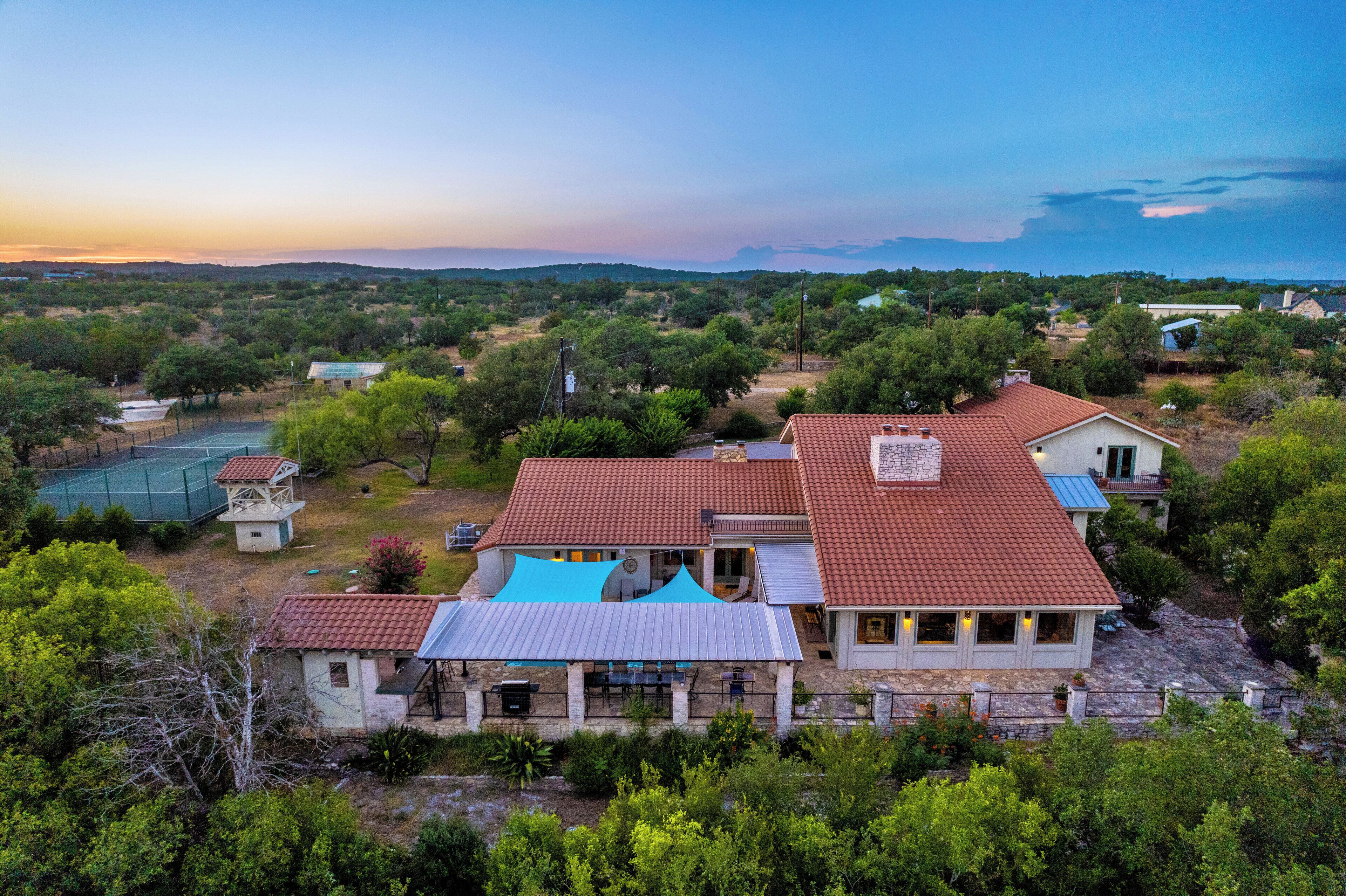 Stunning 7 BDR Home w/ Pool & Guest Home, Perfect for Family Reunions!