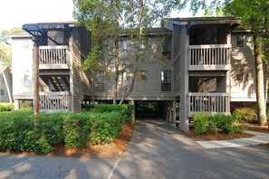 Exterior - Sunset Rentals | Moorings 91 | Dog Friendly (Hilton Head Island)