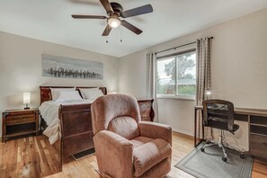 3 bedrooms, desk, iron/ironing board, WiFi
