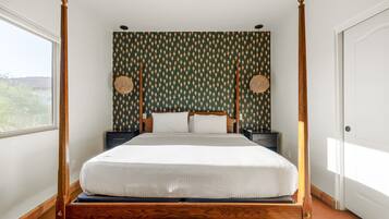2 bedrooms, desk, iron/ironing board, WiFi (free)