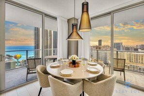 Dining - Wrap Around Balcony| Awesome Views |Amazing Pools (Hollywood)