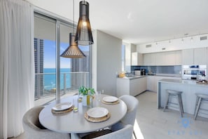 Dining - Luxury 2Br Front Ocean| Bay View| Amazing Pools (Hollywood)