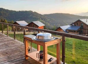 Terrace/patio - Chalet 1A: Four Seasons Wellness, Hiking, and Barbecue (Bad Sankt Leonhard im Lavanttal)