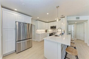 冷蔵庫、電子レンジ、コンロ、食器洗い機