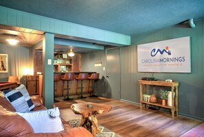 Lobby - Hilltop Haven | Hot Tub, Huge Yard + Biltmore Pass | 8 Mins to Asheville (Asheville)