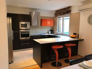 Fridge, microwave, oven, stovetop - Villa Magnifica in Pula (Pula)