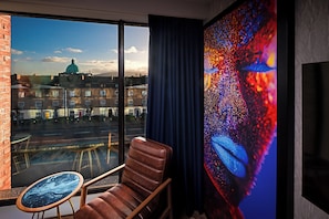 Minibar, in-room safe, iron/ironing board, free WiFi