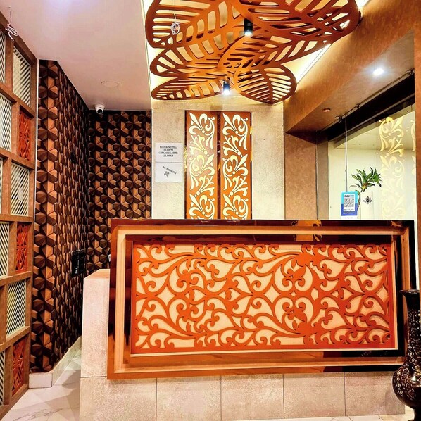 Reception - The Seven's Hotel (Varanasi)