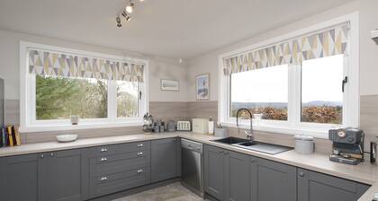 Luxury Highland Getaway with hot tub by Loch Ness on the Great Glen way - Glen View