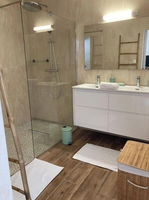 Handtücher, Toilettenpapier