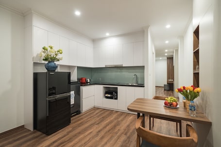 City Apartment, 1 Bedroom | Private kitchen | Fridge