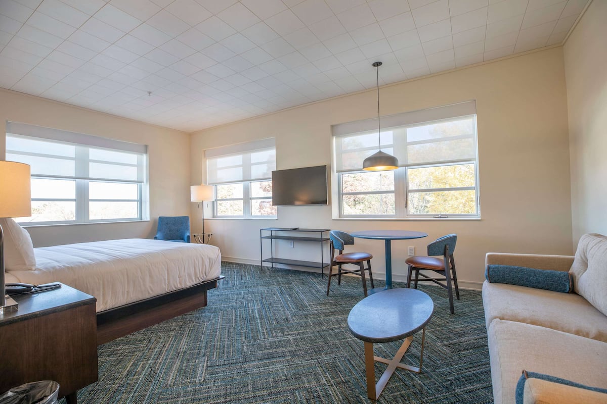 1 bedroom, in-room safe, free WiFi, bed sheets