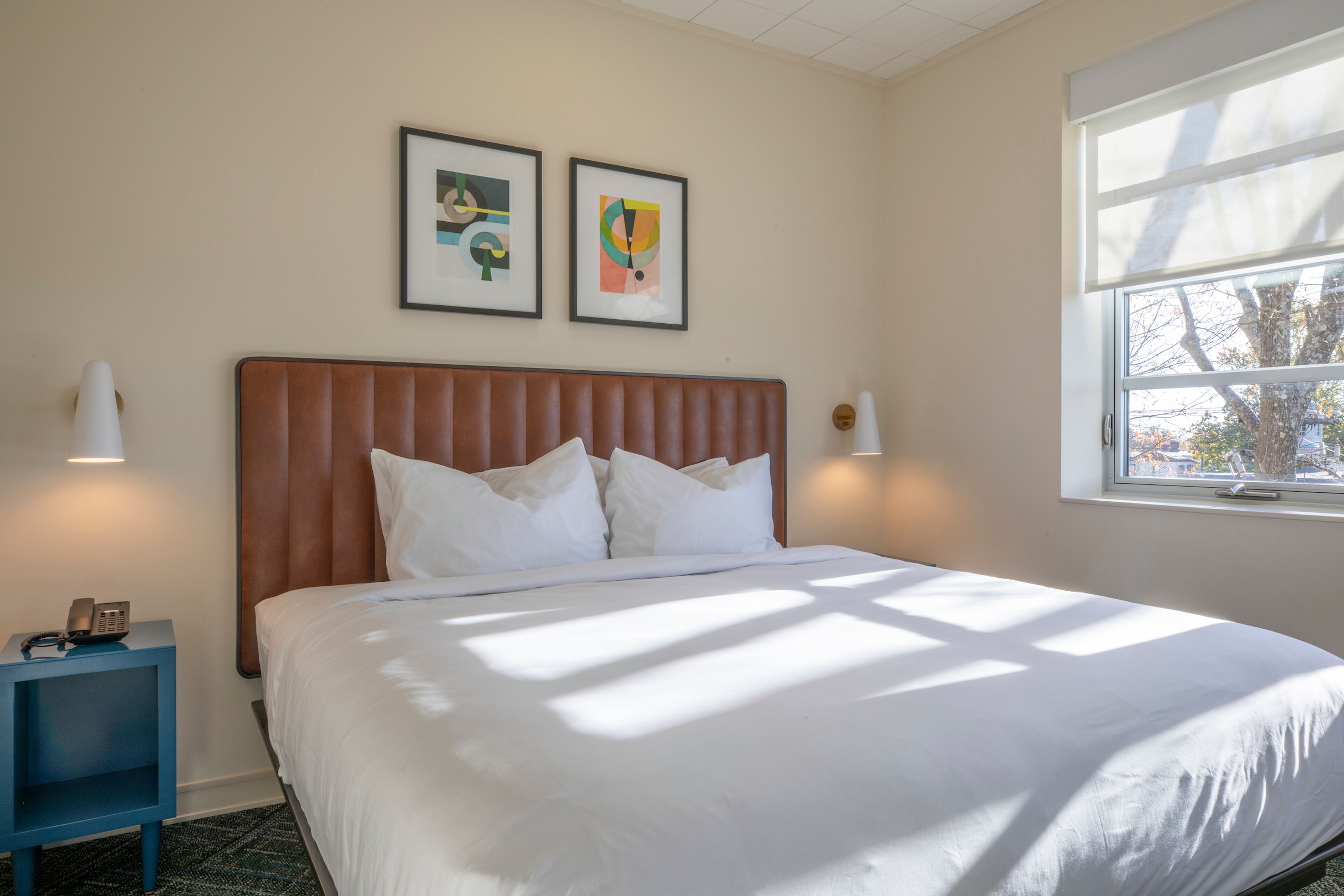 デラックス ルーム | セーフティボックス (室内)、WiFi (無料)、ベッドシーツ