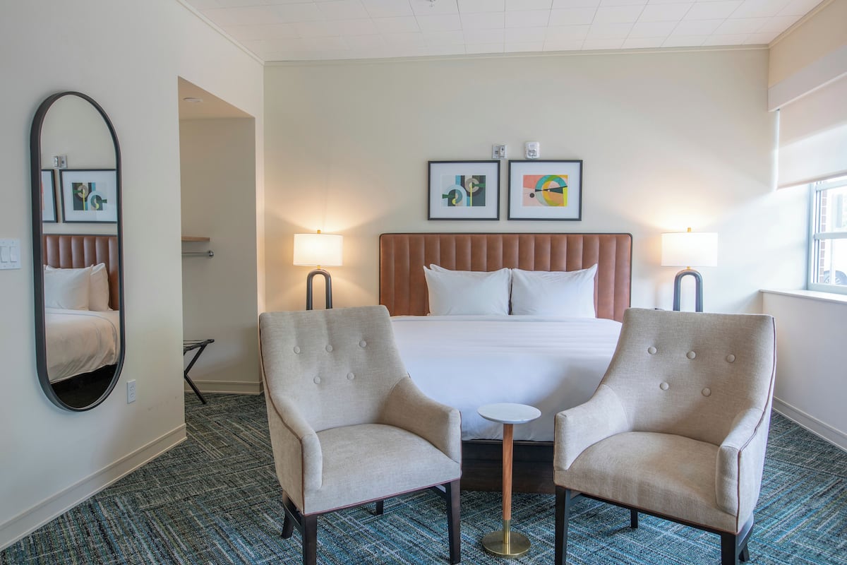 Queen Standard | 1 bedroom, in-room safe, free WiFi, bed sheets