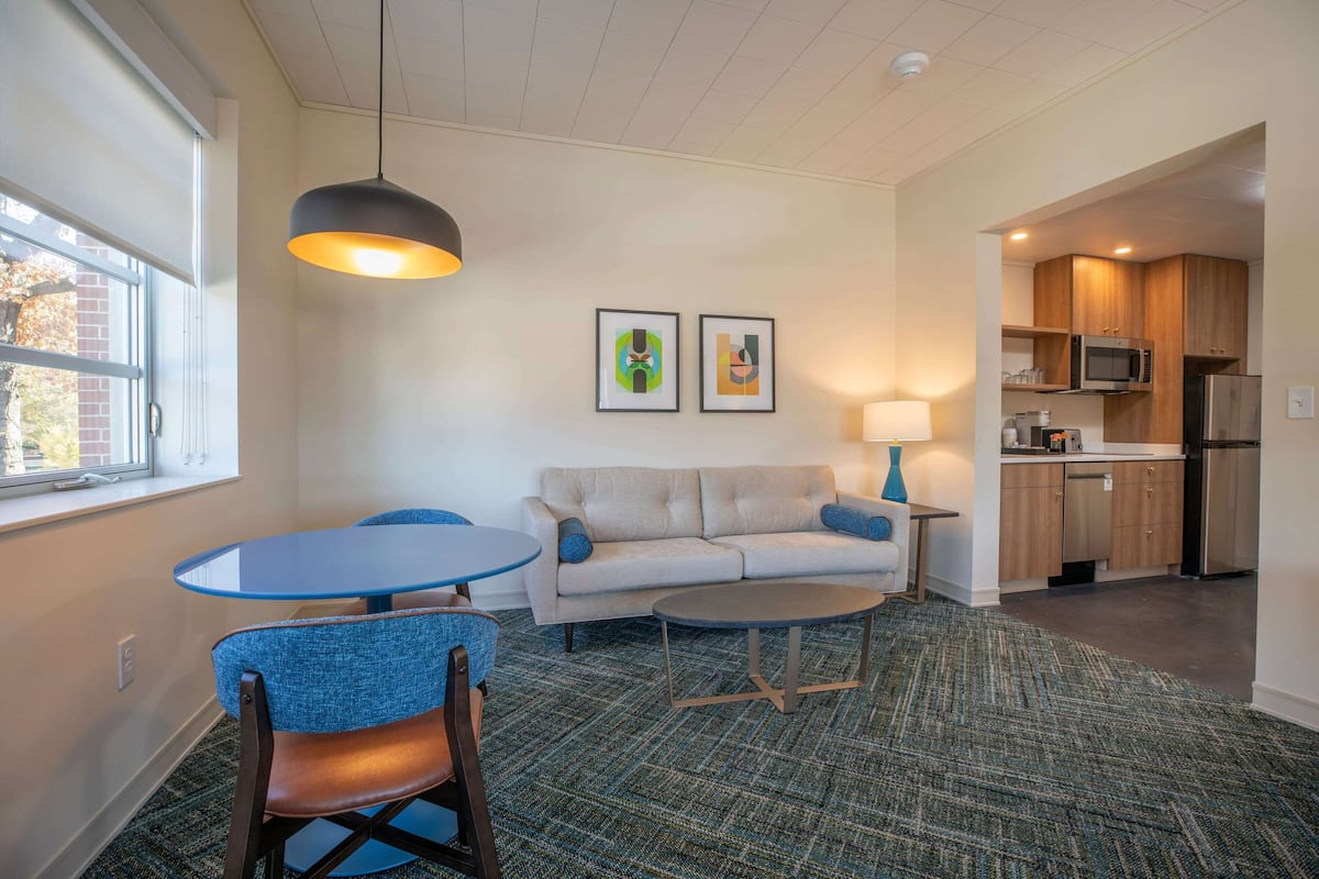 1 bedroom, in-room safe, free WiFi, bed sheets
