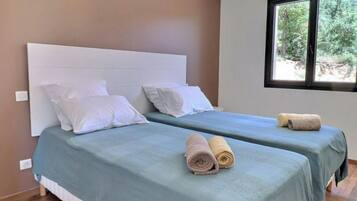 2 chambres, lit parapluie, Wi-Fi gratuit, draps fournis