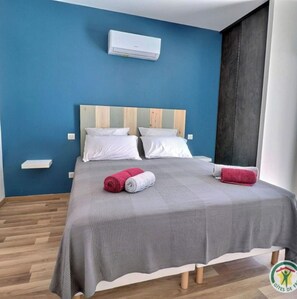 2 bedrooms, travel crib, free WiFi, bed sheets - Gîte Villa Amorgos (Salavas)