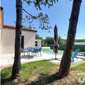 Outdoor pool - Gîte Villa Amorgos (Salavas)