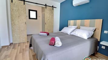 2 bedrooms, travel crib, free WiFi, bed sheets