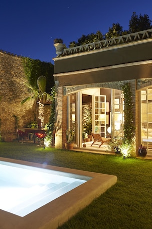 Fachada. llimona suites