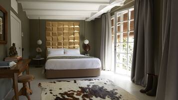 Superior Room | Minibar, in-room safe, soundproofing, iron/ironing board