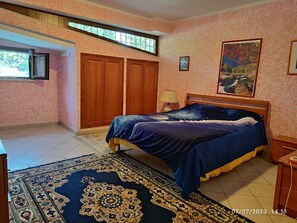 2 chambres, fer et planche Ă repasser, Wi-Fi, draps fournis