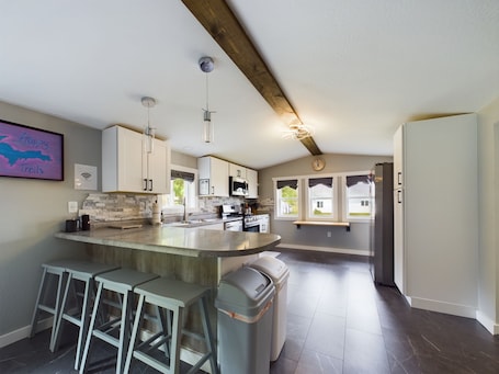 Fridge, microwave, oven, stovetop. ON THE TRAIL! Newly remodeled, Happy Trails Home