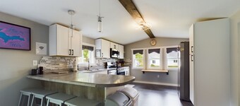 ON THE TRAIL! Newly remodeled, Happy Trails Home