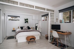 1 dormitori, planxa i posts de planxar, wifi i roba de llit 