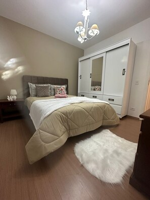 2 quartos, ferros/tábuas de passar roupa, Wi-Fi, roupa de cama