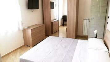 4 bedrooms, WiFi, bed sheets