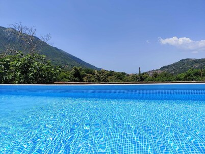 20 min from Pompeii and 35 min from Amalfi, structure surrounded by greenery