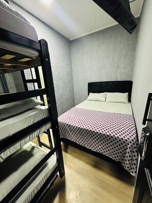 Family Double Room | Free WiFi, bed sheets - On Hostel gru unidade 2 traslado café  (Guarulhos)