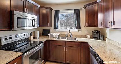 Alaska Townhouse Getaway: Anchorage Cozy Retreat - Close to Downtown