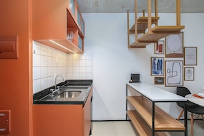 Apartment | Private kitchen | Microwave, cookware/dishes/utensils - VN Frei Caneca (São Paulo)