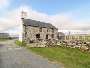 Exterior - Ereiniog (Garndolbenmaen)