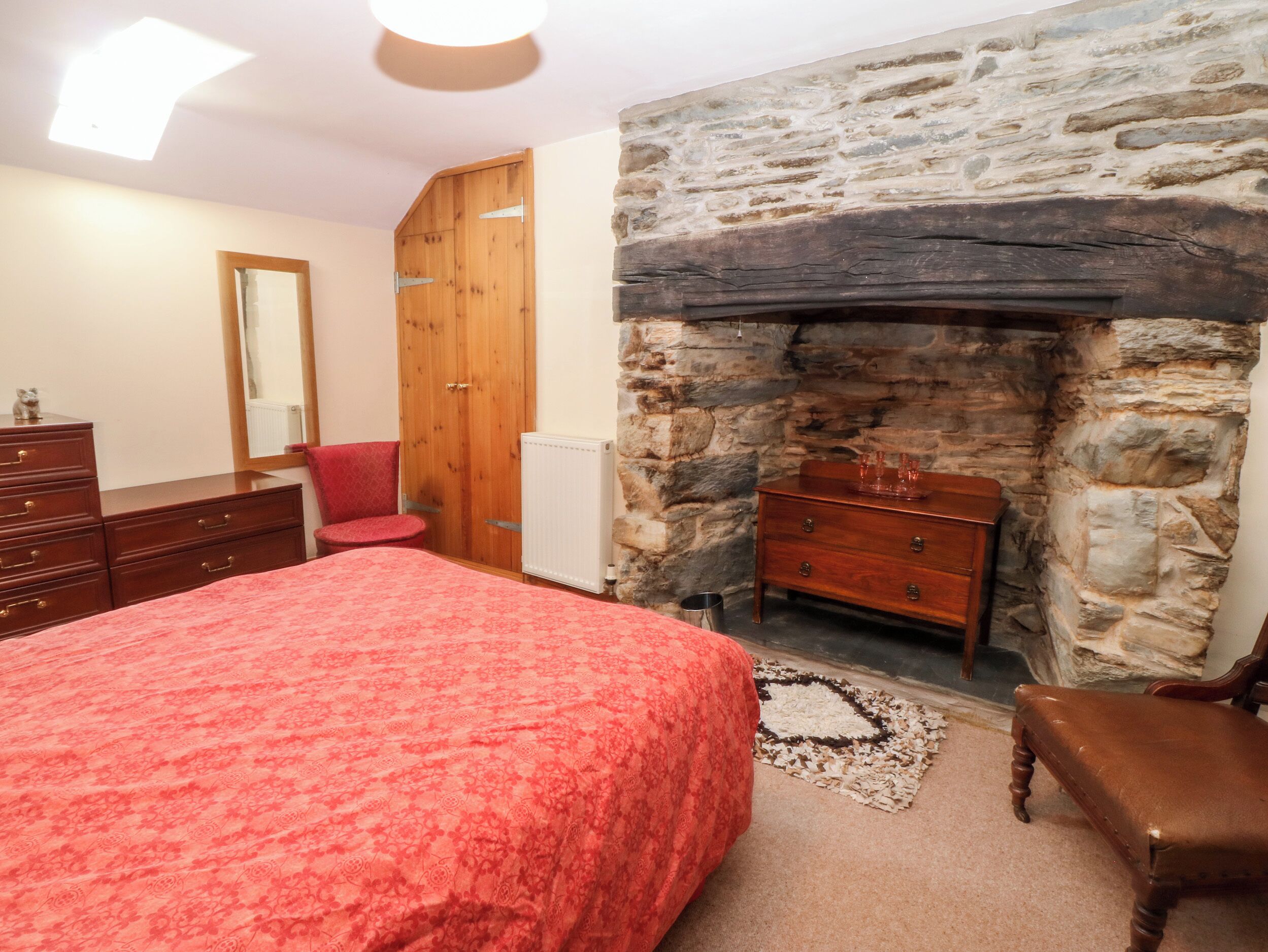 2 bedrooms, individually decorated, individually furnished, free WiFi