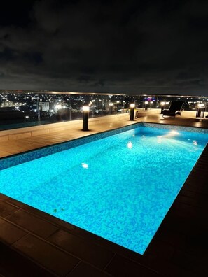 Pool - Luxury 1-Bedroom Apt at The Signature, East Legon Near Airport (Accra)