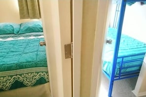 4 bedrooms, iron/ironing board